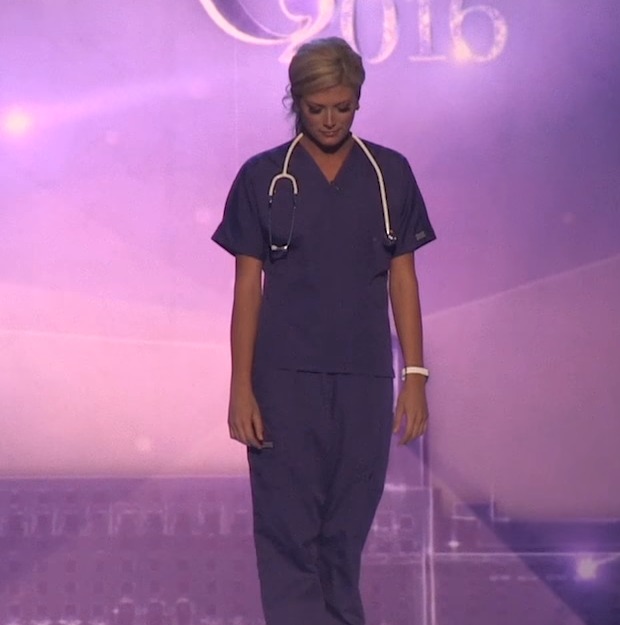 Miss America contestant, clad in nursing scrubs, steps onto the stage. However, when she raised her gaze, everyone’s heart ceased to beat!