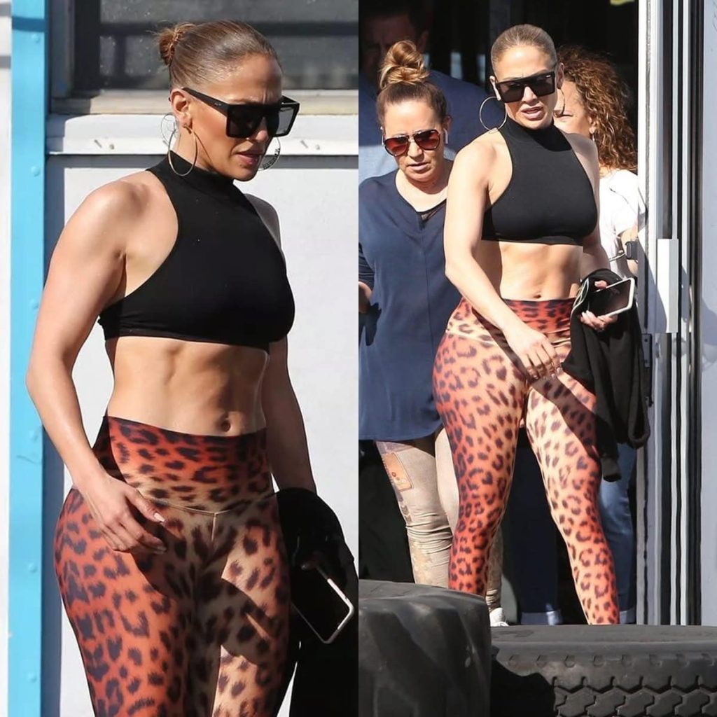 Jennifer Lopez walked out of the gym in a bad mood. It seems like something happened to her