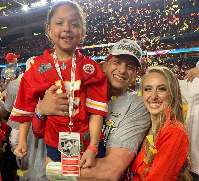 Patrick Mahomes broke down in tears after a 9-year-old girl gave him a secret letter during the game