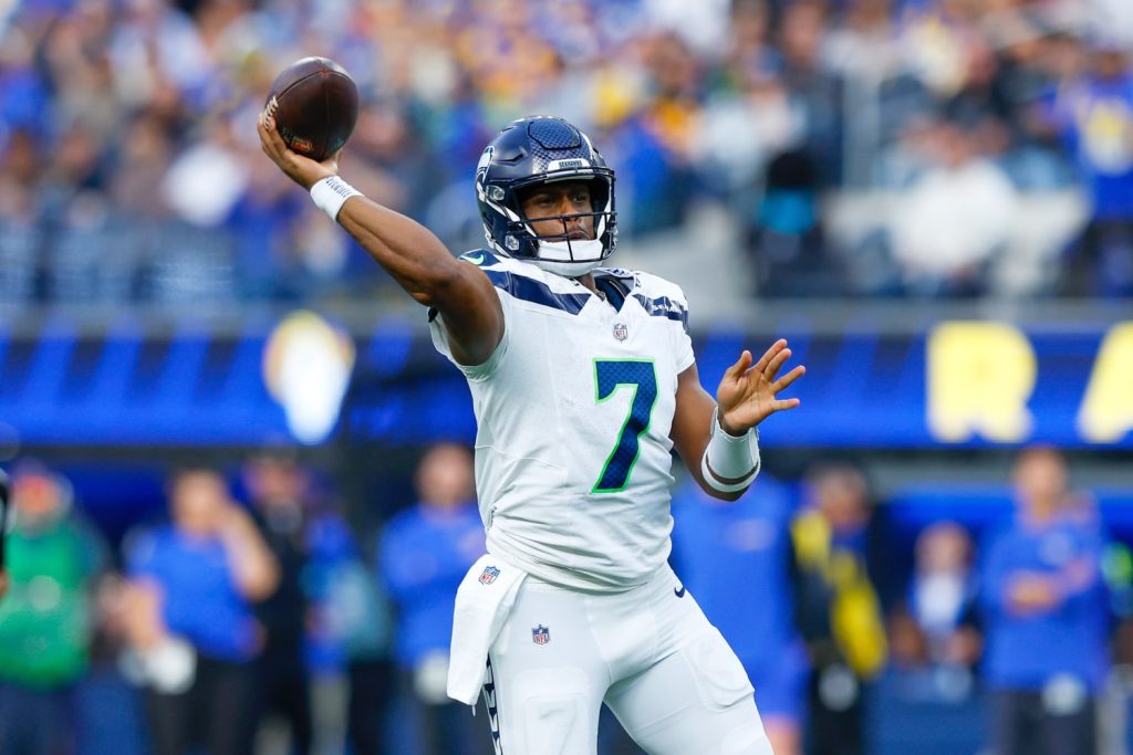 Sources: Raiders land Seahawks’ Geno Smith for 3rd-round pick